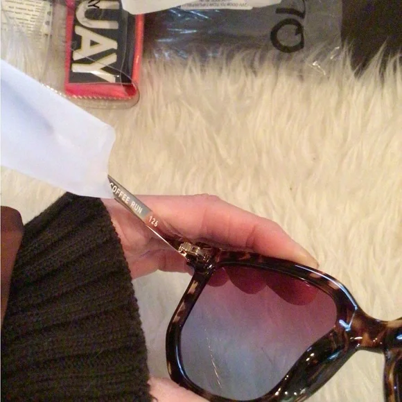 ❌❌❌SOLD host Pick! 🙌🩷🙌Rare Quay Coffee Run sunglasses - Picture 6 of 6